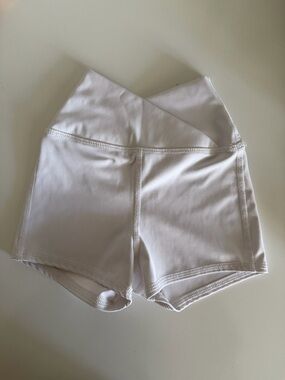 Tiger Friday White Shorties CM